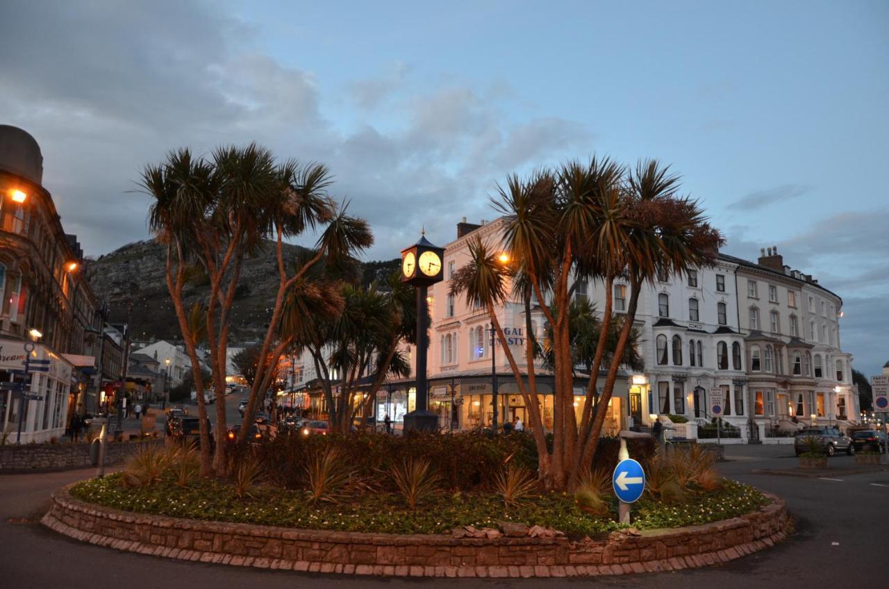 Audley Guest House ランディドノー エクステリア 写真